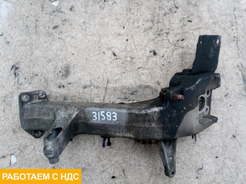 Кронштейн переднего бампера левый